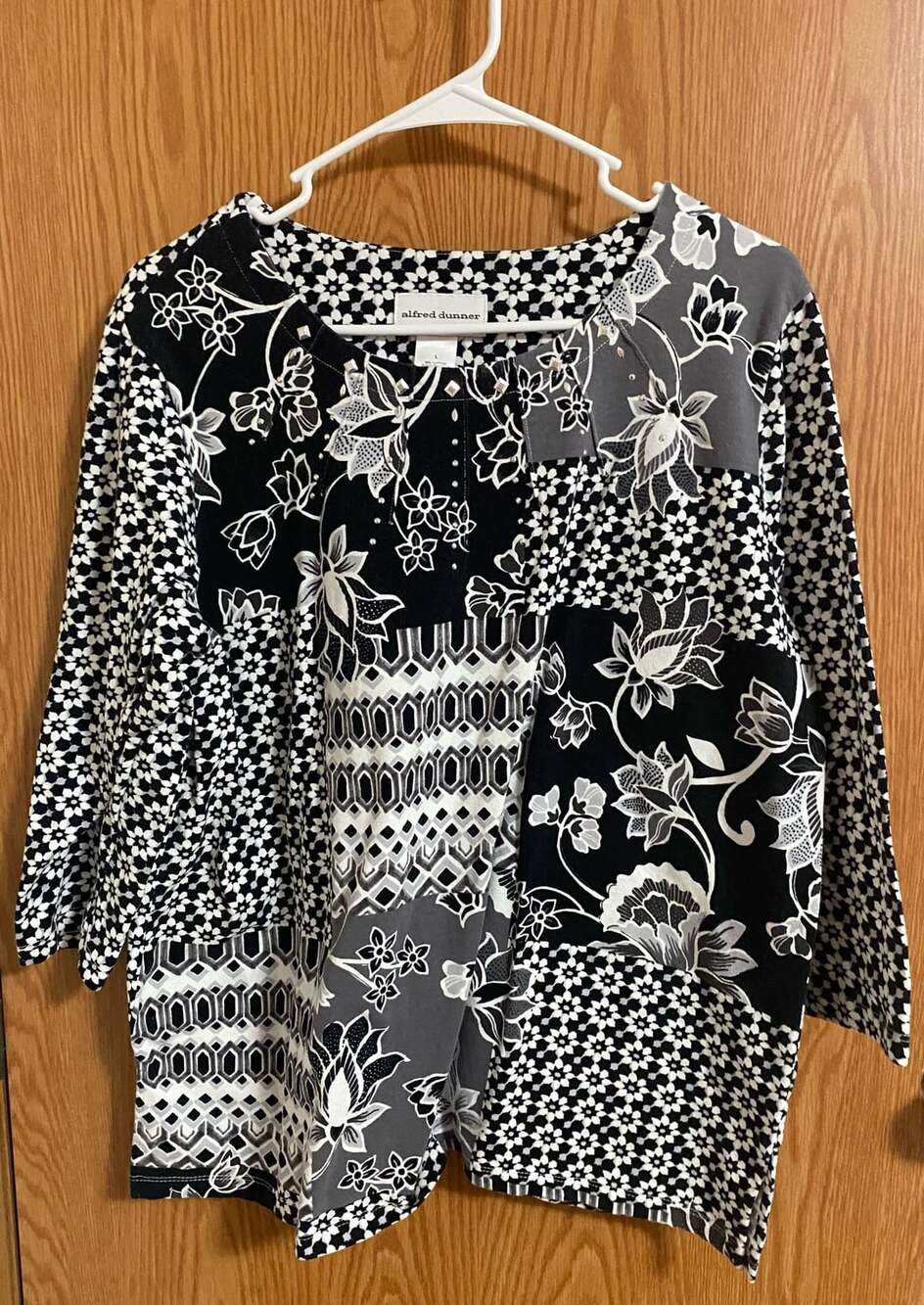 Alfred Dunner Black White Patchwork Floral Beaded Top Sz L